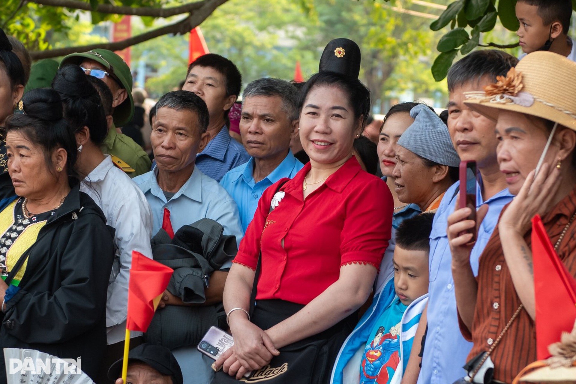 Cuộc tề tựu đồng bào trong ngày vui nhất miền Tây Bắc - 10