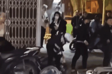 Vụ nhóm thanh niên dùng xẻng đánh gục người ở Hà Nội: Làm rõ 18 đối tượng