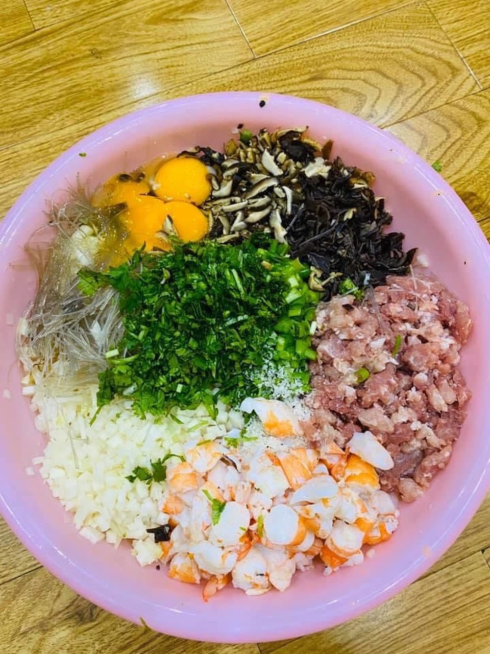 Không chỉ xinh đẹp, bạn gái NSND Công Lý còn nấu ăn khéo léo - 10 Không chỉ xinh đẹp, bạn gái NSND Công Lý còn nấu ăn khéo léo - 10