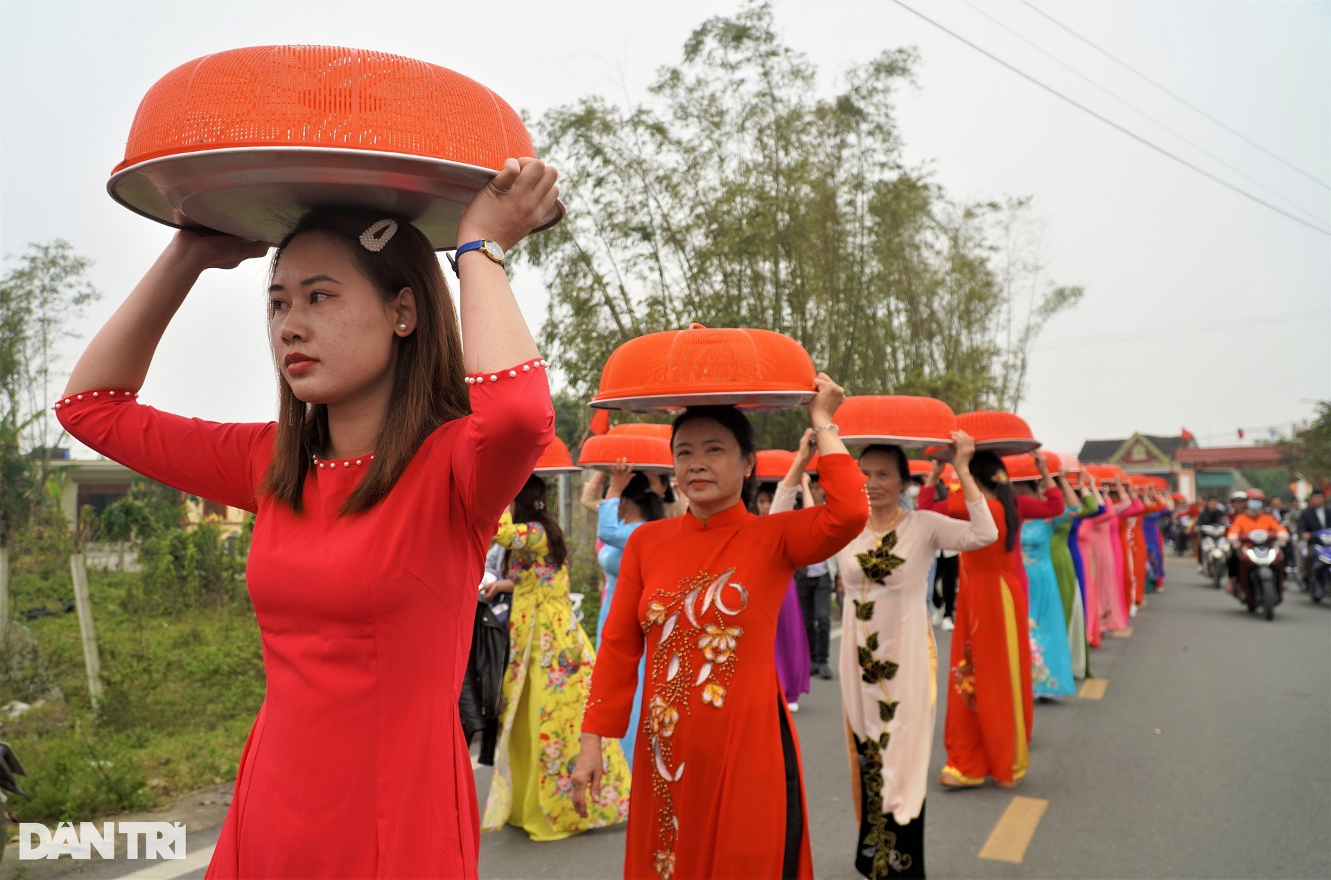 6.000 người gói hàng nghìn chiếc bánh chưng dâng vua Mai Hắc Đế - 3 6.000 người gói hàng nghìn chiếc bánh chưng dâng vua Mai Hắc Đế - 3