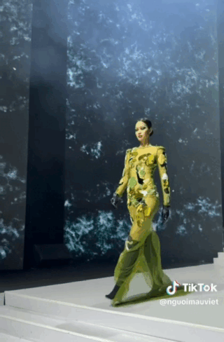 Top 4 Next Top Model đọ dáng trên sàn catwalk, Mai Hoa phục hồi sau cú ngã - 3