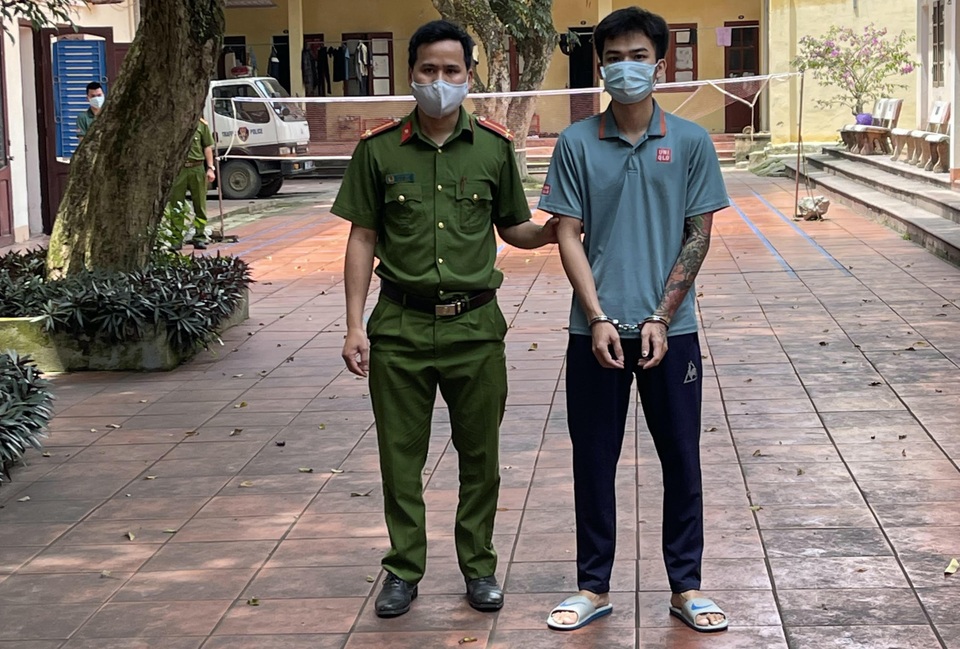 Lấy cắp ảnh nhạy cảm lưu trên facebook để tống tiền - 1 Lấy cắp ảnh nhạy cảm lưu trên facebook để tống tiền - 1