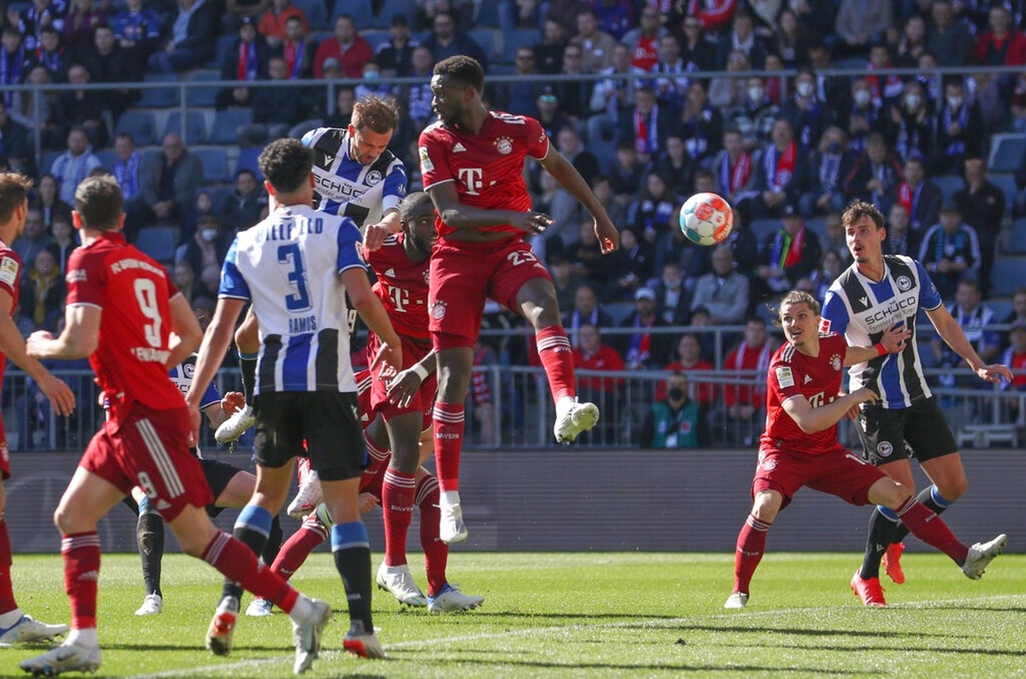 Thắng đậm Arminia Bielefeld, Bayern Munich tiến sát ngôi vương Bundesliga - 2 Thắng đậm Arminia Bielefeld, Bayern Munich tiến sát ngôi vương Bundesliga - 2