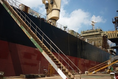 Nổ lớn tại nhà máy đóng tàu Bạch Đằng, 1 người tử vong