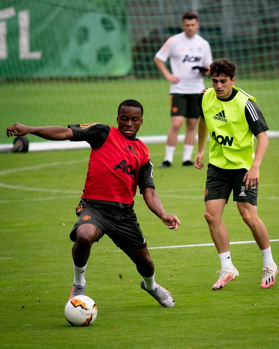 Man Utd tiếp tục miệt mài luyện công chờ Sevilla - 19 Man Utd tiếp tục miệt mài luyện công chờ Sevilla - 19