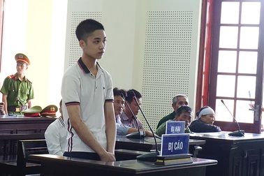 Bênh bạn, nam thanh niên 18 tuổi đâm chết 2 người