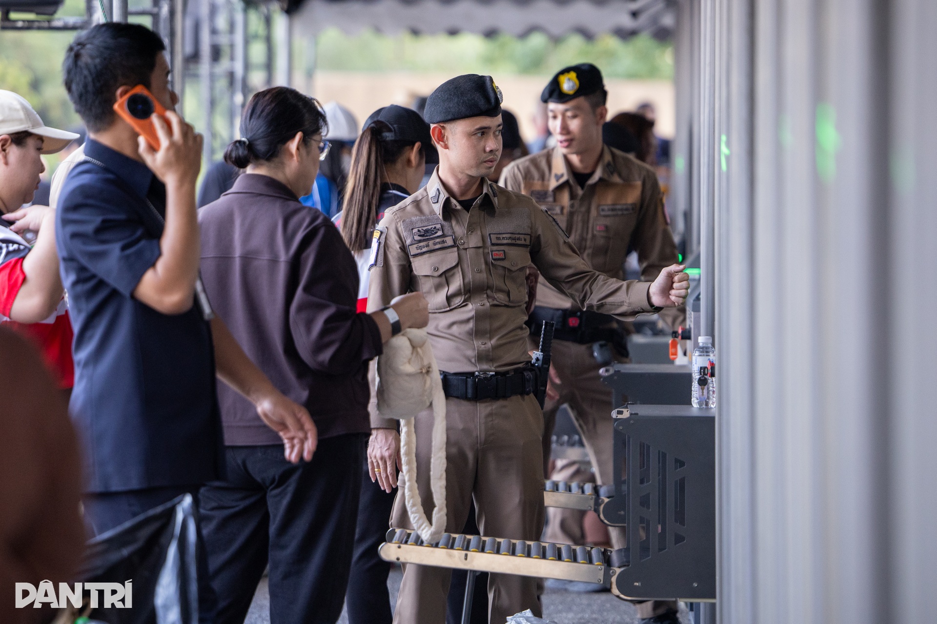 Δεκάδες χιλιάδες άνθρωποι συνέρρευσαν στο στάδιο Ρατζαμανγκάλα για να παρακολουθήσουν την τελετή έναρξης των 33ων Αγώνων SEA - Οκτώβριος Hàng vạn người đổ về sân Rajamangala dự lễ khai mạc SEA Games 33 - 10