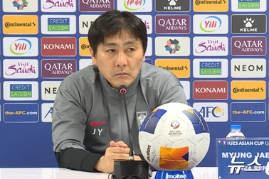 HLV U23 Hàn Quốc nhận thẻ đỏ, trợ lý nói về trận thua U23 Indonesia