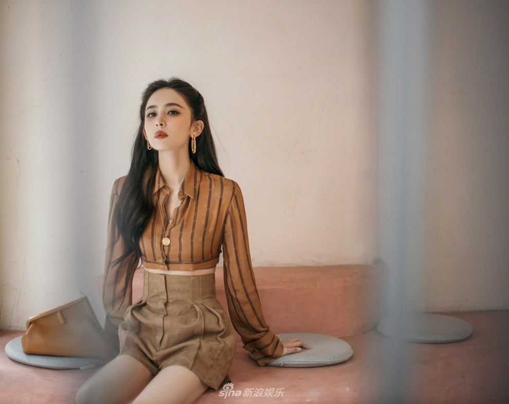 Cổ Lực Na Trát khoe vòng eo con kiến trong bộ ảnh mới - 6 Cổ Lực Na Trát khoe vòng eo con kiến trong bộ ảnh mới - 6