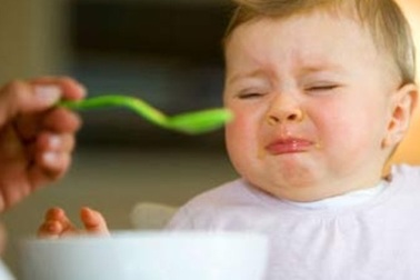 6 sai lầm các mẹ thường mắc khi cho con ăn