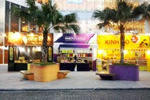 Quầy bánh trung thu ế khách: Các thượng đế trốn đi đâu?