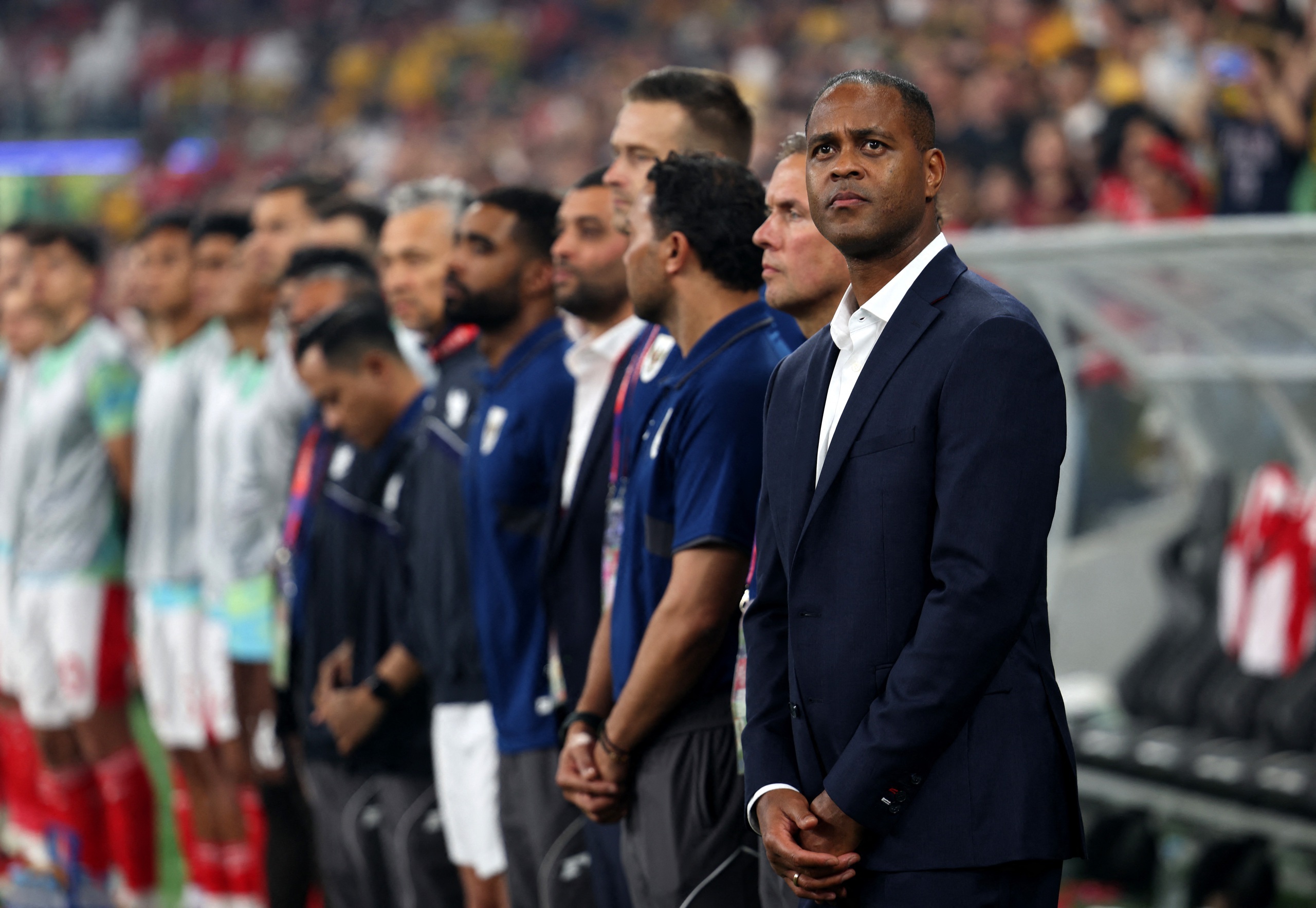 Phản ứng của HLV Kluivert sau khi bị LĐBĐ Indonesia sa thải - 2