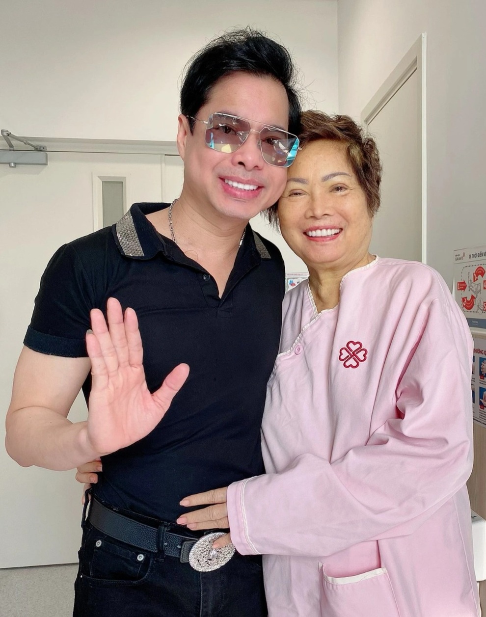 Chương trình cuối Ngọc Sơn bày tỏ tình cảm dành cho mẹ trước khi bà qua đời - 8 Chương trình cuối Ngọc Sơn bày tỏ tình cảm dành cho mẹ trước khi bà qua đời - 8