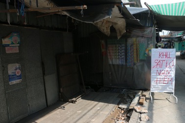 Xuất hiện vết nứt dài 70m, di dời khẩn khấp 14 hộ dân