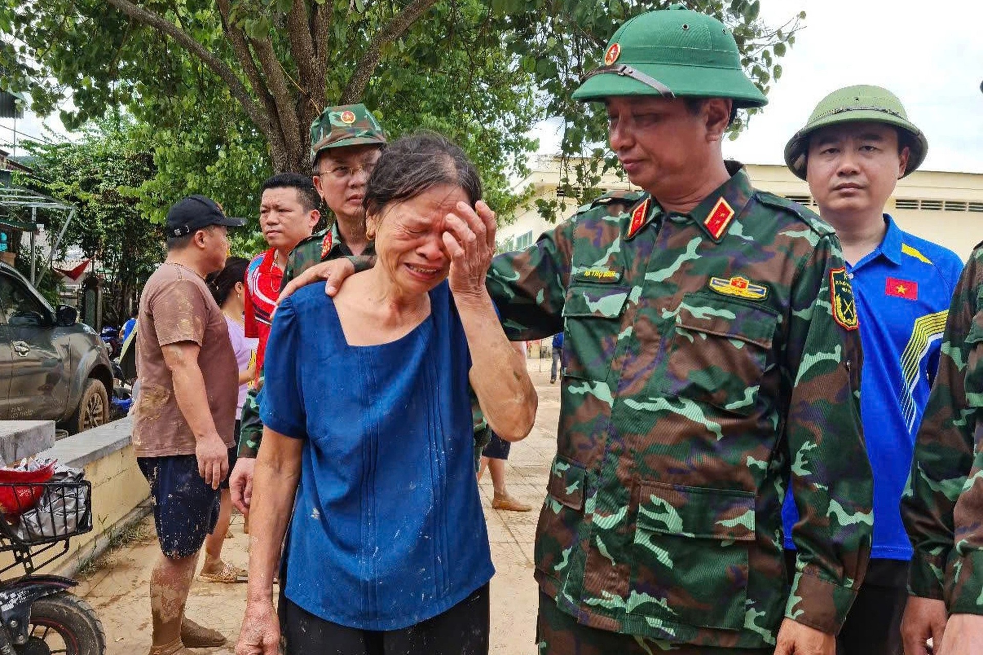 Lũ ngập đến tận nóc, nhà tôi không còn một hạt gạo, một hạt muối nào - 4