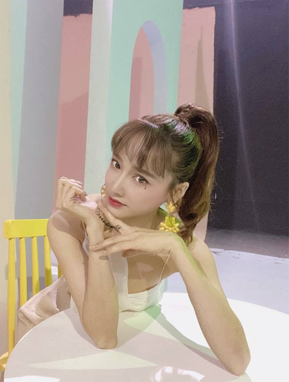 Nhã Phương thường xuyên “tỏ tình” mùi mẫn với ông xã Trường Giang - 3 Nhã Phương thường xuyên “tỏ tình” mùi mẫn với ông xã Trường Giang - 3