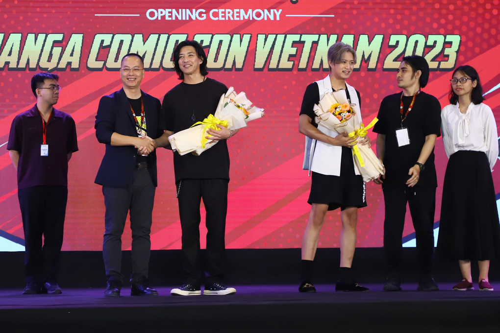 Gao Đỏ Noboru Kaneko đến Việt Nam, được khen trẻ trung ở tuổi U50 - 2 Gao Đỏ Noboru Kaneko đến Việt Nam, được khen trẻ trung ở tuổi U50 - 2