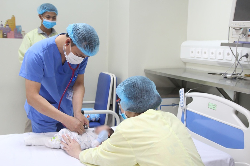 42 ngày cứu bé sơ sinh 15 giờ tuổi mắc cùng lúc 4 dị tật tim phức tạp - 2