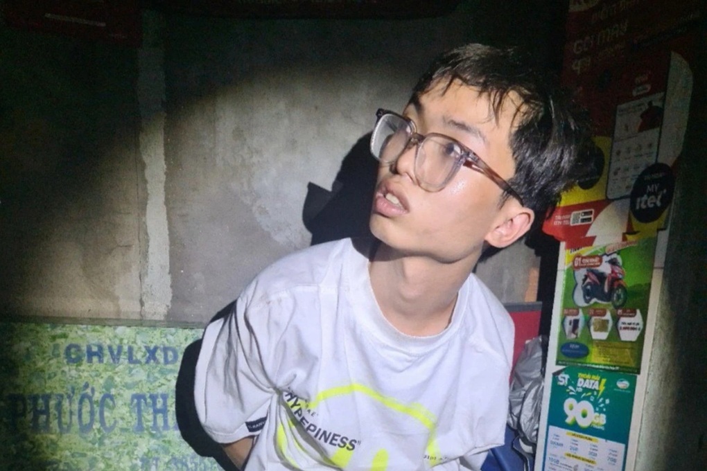 Nam sinh đi cướp tiệm vàng lĩnh 15 năm tù - 2 Nam sinh đi cướp tiệm vàng lĩnh 15 năm tù - 2