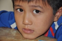 Bố tai nạn, mẹ đi lấy chồng, tính mạng bé 9 tuổi bị đe dọa từng ngày vì ung thư hạch