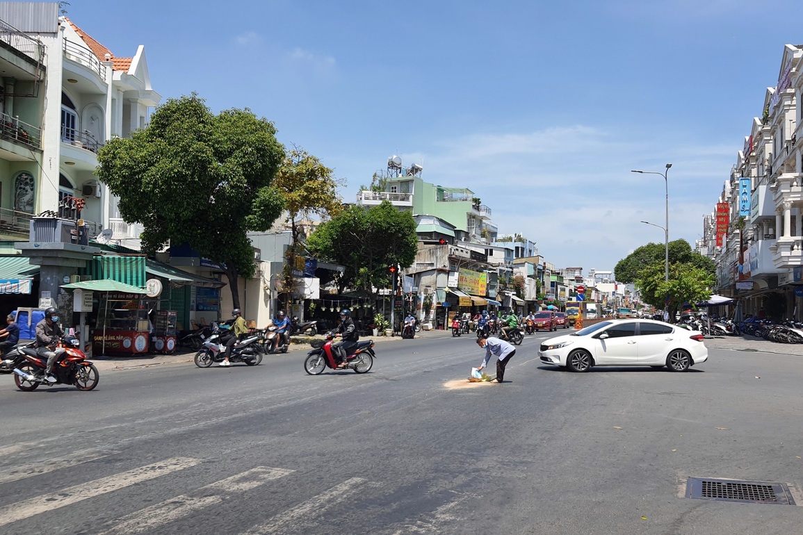 Nữ sinh viên nghi gặp tai nạn tử vong trên đường truy đuổi cướp - 3 Nữ sinh viên nghi gặp tai nạn tử vong trên đường truy đuổi cướp - 3