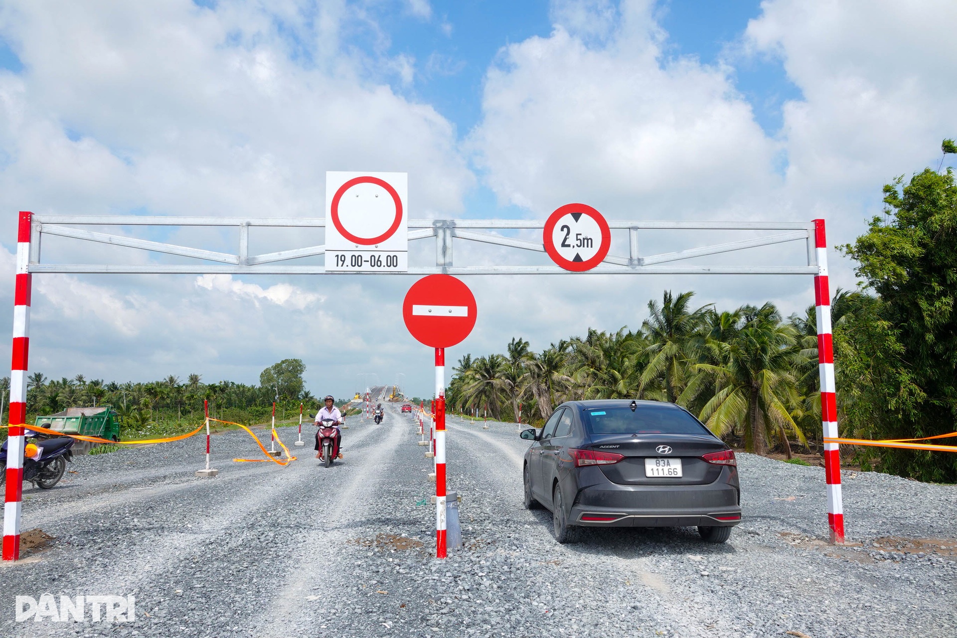 Cầu vượt sông Hậu nối Cần Thơ - Vĩnh Long chính thức thông xe tạm - 7 Cầu vượt sông Hậu nối Cần Thơ - Vĩnh Long chính thức thông xe tạm - 7