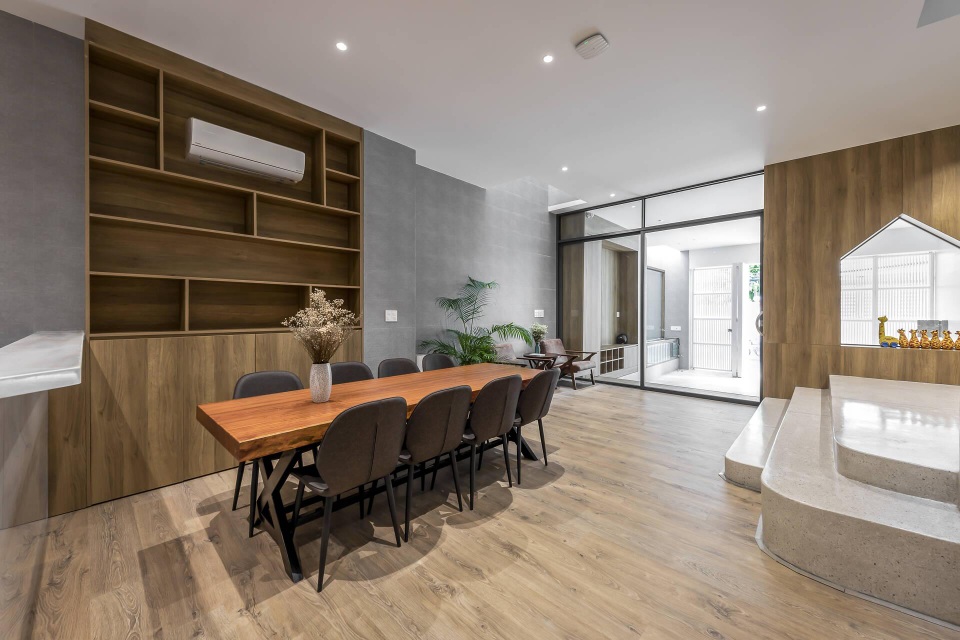 Nhà Sài Gòn có mặt tiền chống trộm, tối giản không gian vẫn đẹp bất ngờ - 4