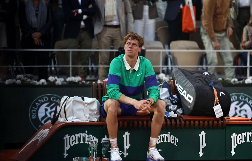 Alcaraz besiegte Sinner nach mehr als 5 Stunden und gewann Roland Garros zum zweiten Mal - 2 Alcaraz đánh bại Sinner sau hơn 5 tiếng, lần thứ hai vô địch Roland Garros - 2