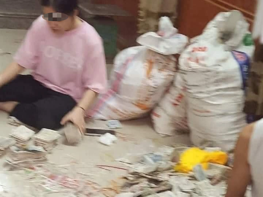 Thực hư câu chuyện cụ bà ăn xin có 9 bao tải tiền nặng hàng chục cân - 2 Thực hư câu chuyện cụ bà ăn xin có 9 bao tải tiền nặng hàng chục cân - 2