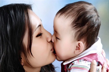 Nàng dâu mới sinh treo biển "không tiếp khách" mùa dịch, mẹ chồng nổi giận