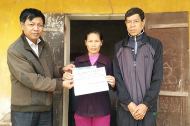 Gần 35 triệu đồng đến với người phụ nữ gồng mình cứu chồng ung thư