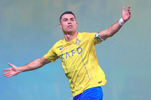 C.Ronaldo tỏa sáng rực rỡ, Al Nassr rượt đuổi nghẹt thở ở trận đấu 7 bàn