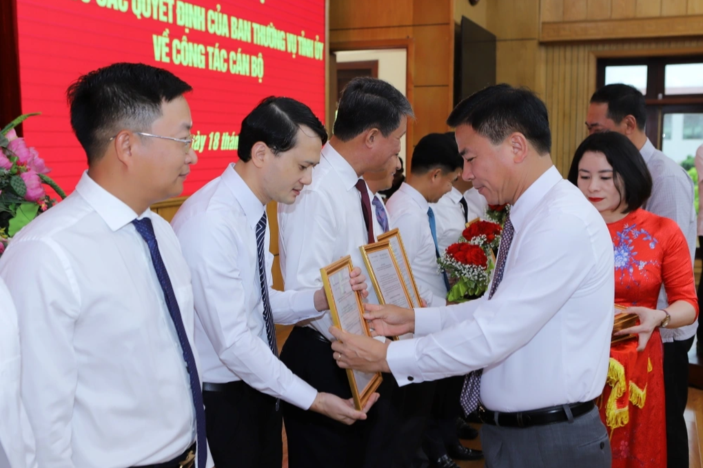 Điều động, bổ nhiệm nhiều lãnh đạo chủ chốt tại Thanh Hóa - 1 Điều động, bổ nhiệm nhiều lãnh đạo chủ chốt tại Thanh Hóa - 1