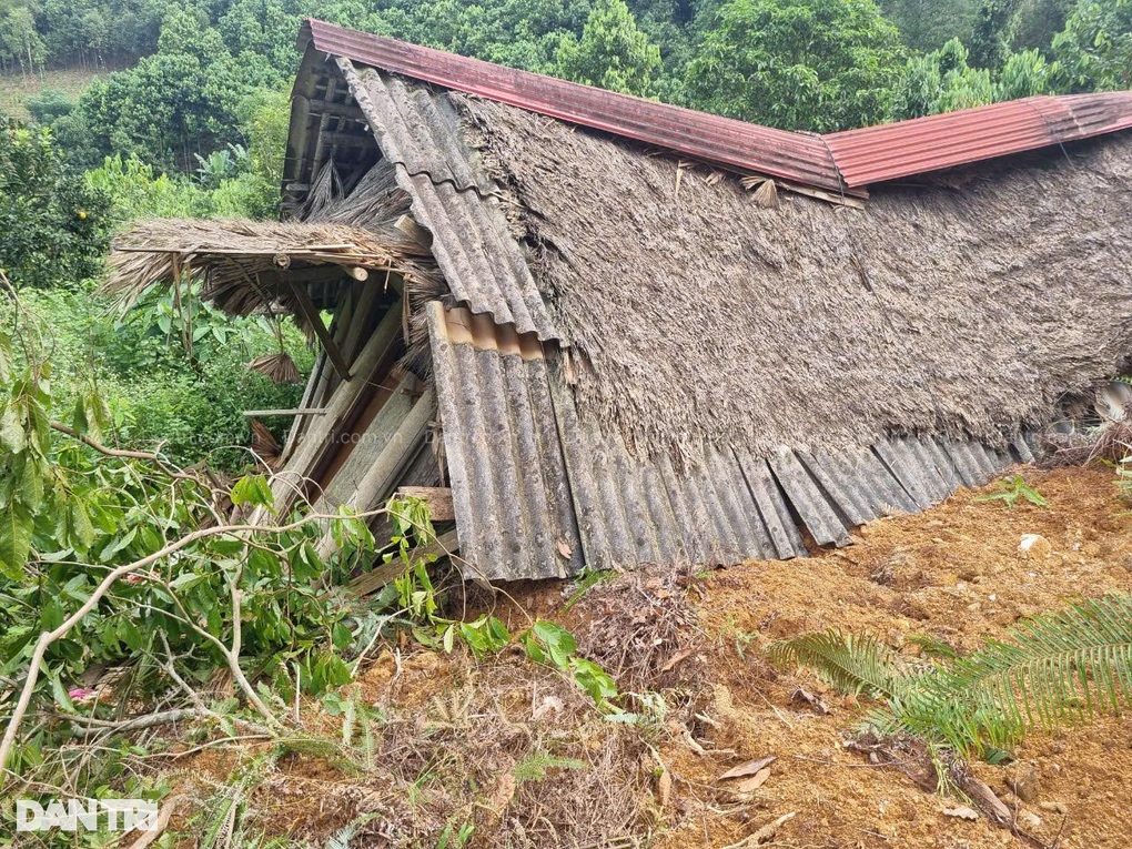 Báo Dân trí trao nóng 30 triệu đồng đến gia đình thiệt hại nặng tại Yên Bái - 1 Báo Dân trí trao nóng 30 triệu đồng đến gia đình thiệt hại nặng tại Yên Bái - 1