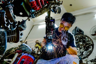 Từ chàng trai "bất trị" đến nghệ nhân Decor ô tô, xe máy