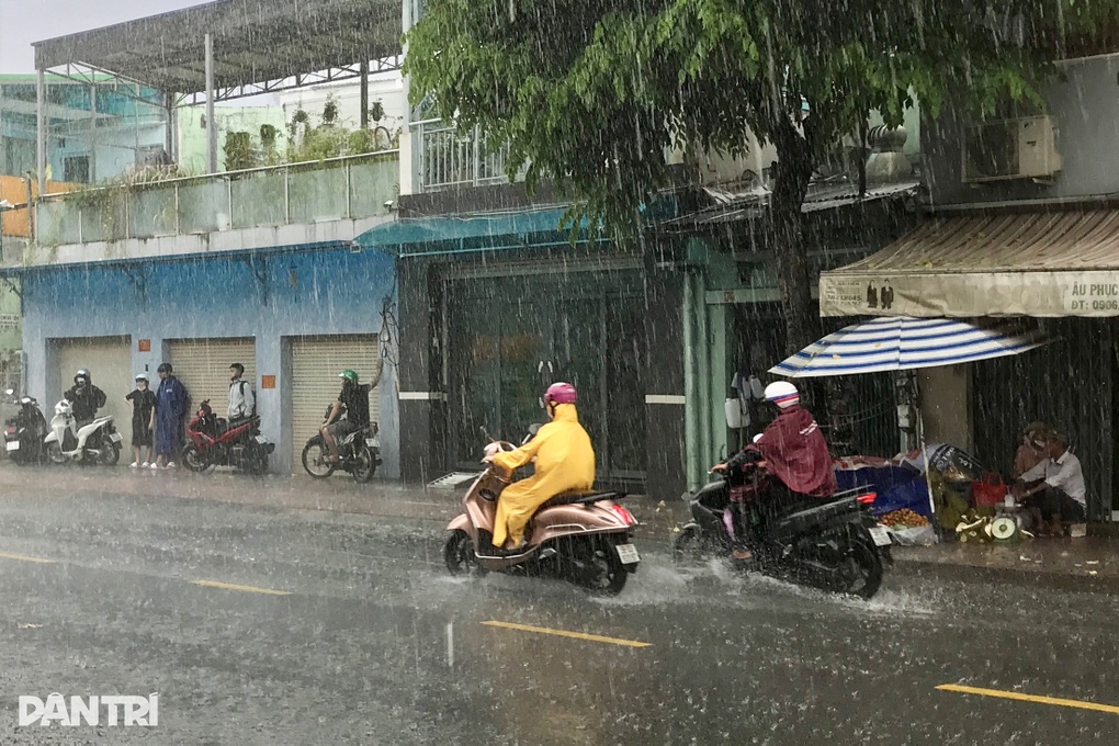 TPHCM tiếp tục mưa ngày và đêm - 1 TPHCM tiếp tục mưa ngày và đêm - 1