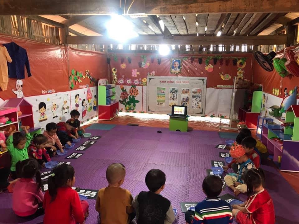 Hàng chục học sinh mầm non “co ro” trong lớp học trên triền núi - 2 Hàng chục học sinh mầm non “co ro” trong lớp học trên triền núi - 2