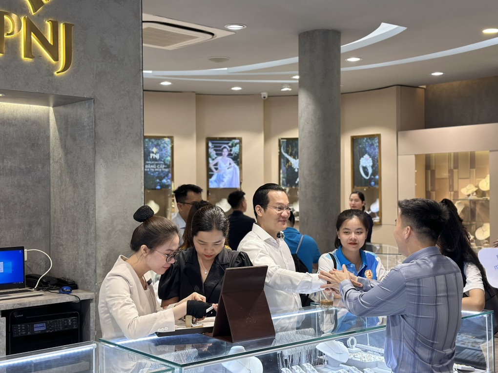 Lũy kế 4 tháng, doanh thu PNJ vượt 16.000 tỷ đồng - 1 Lũy kế 4 tháng, doanh thu PNJ vượt 16.000 tỷ đồng - 1