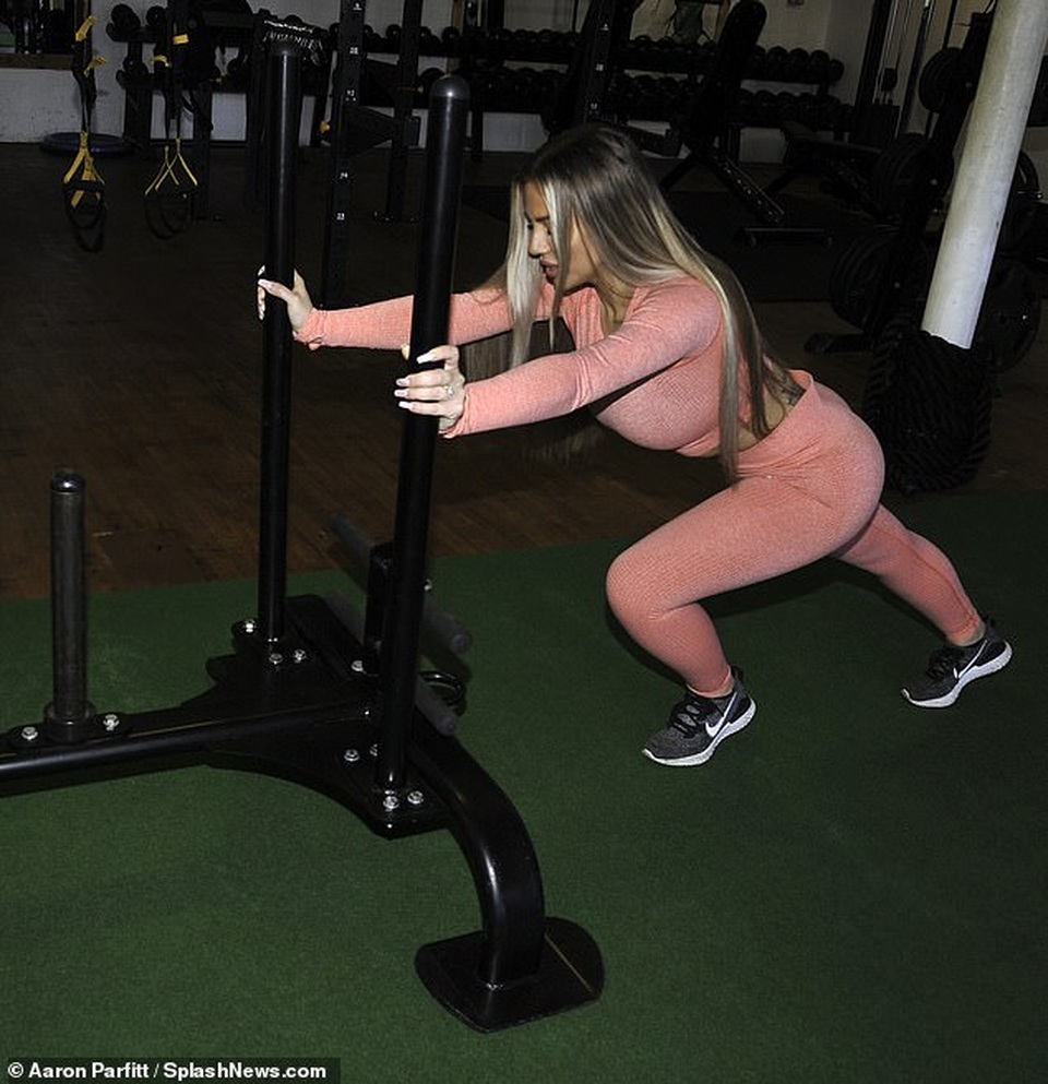 Holly Hagan gợi cảm hơn sau khi giảm cân - 5 Holly Hagan gợi cảm hơn sau khi giảm cân - 5
