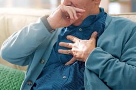 Người đàn ông ho ra đờm mùi hôi nồng nặc, phát hiện bệnh cực hiếm