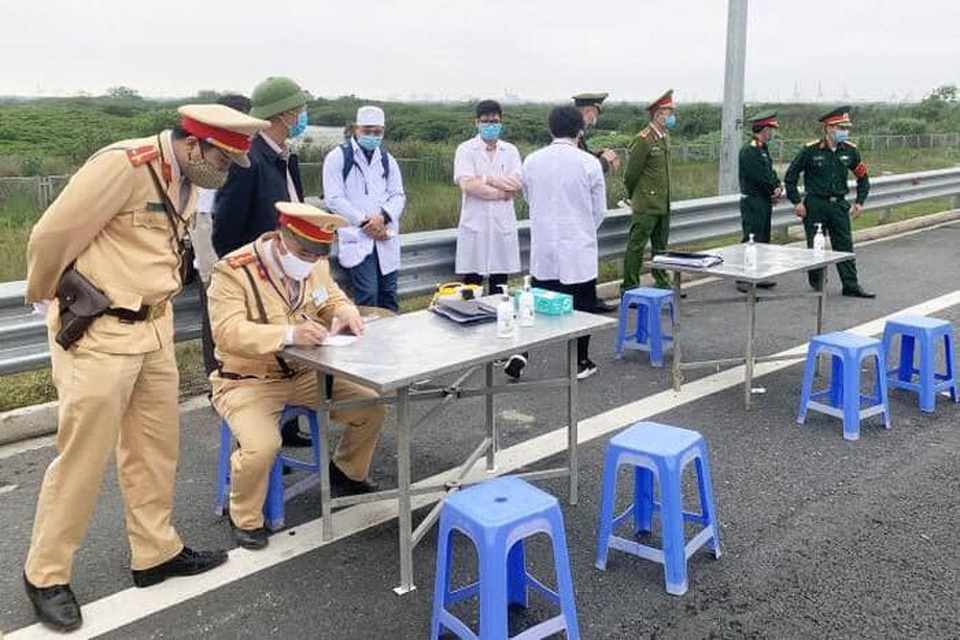 Hà Nội lập 30 chốt ra vào thành phố kiểm soát việc cách ly toàn xã hội - 1 Hà Nội lập 30 chốt ra vào thành phố kiểm soát việc cách ly toàn xã hội - 1