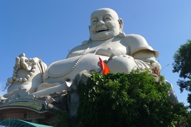 Ngắm tượng Phật Di Lặc lớn nhất trên đỉnh núi ở châu Á