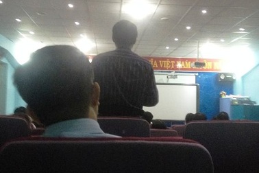 Họp phụ huynh chỉ bàn… chuyện tiền