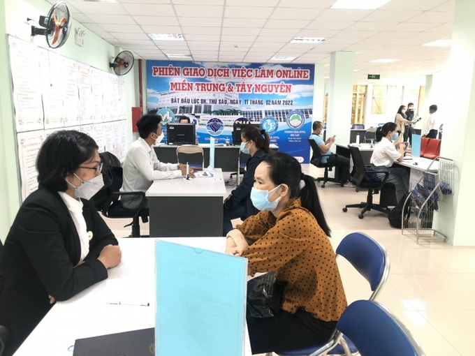 Cùng với việc tổ chức các phiên giao dịch việc làm định kỳ, Trung tâm Dịch vụ việc làm Đà Nẵng còn kết nối với Trung tâm Dịch vụ việc làm các tỉnh trong khu vực tổ chức hiệu quả các phiên giao dịch việc làm online.