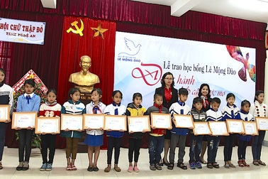 79 HS-SV xứ Nghệ được nhận học bổng Lê Mộng Đào