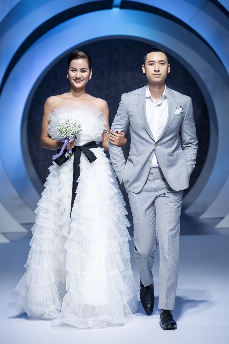 Quỳnh Búp bê Phương Oanh, BTV Hoài Anh cùng mỹ nhân chuyển giới catwalk - 10 Quỳnh Búp bê Phương Oanh, BTV Hoài Anh cùng mỹ nhân chuyển giới catwalk - 10