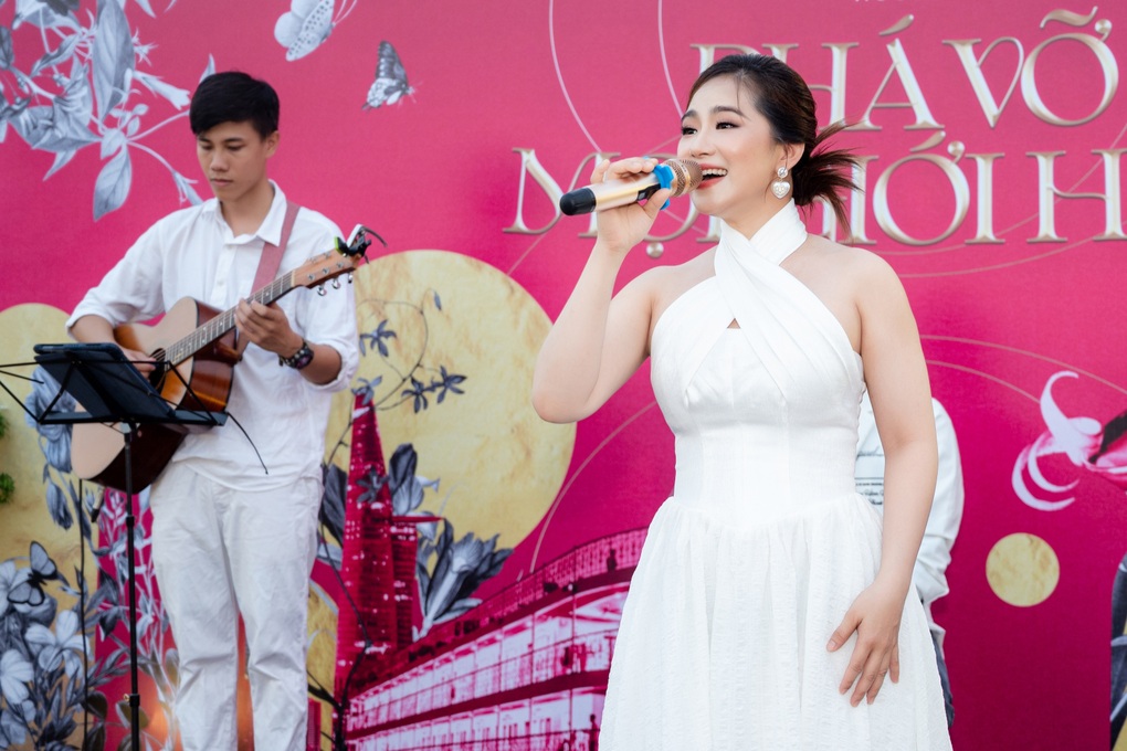 Lương Bích Hữu tái xuất với vẻ đẹp không tuổi và loạt hit đốn tim fan - 2 Lương Bích Hữu tái xuất với vẻ đẹp không tuổi và loạt hit đốn tim fan - 2