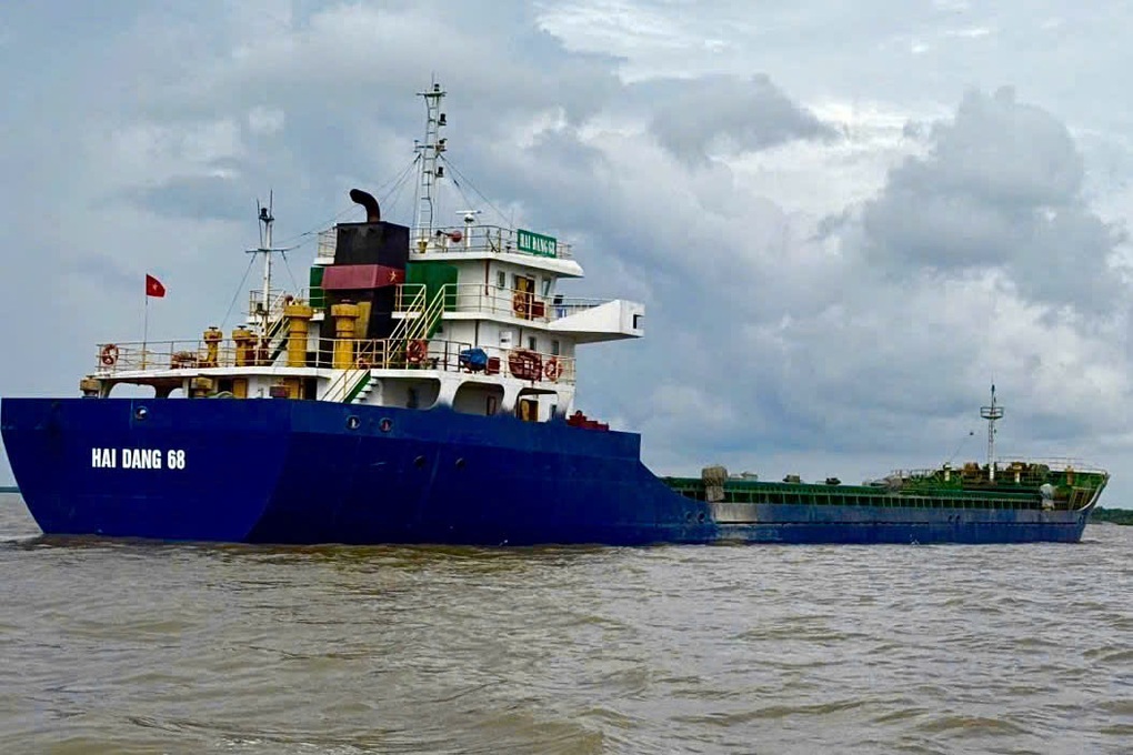 Thuyền viên mất tích sau vụ sà lan va chạm tàu trên sông ở TPHCM - 1 Thuyền viên mất tích sau vụ sà lan va chạm tàu trên sông ở TPHCM - 1