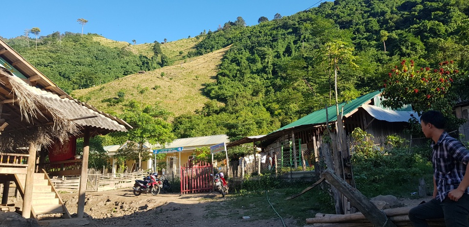 Tiếp nhận 5 lao động bị lừa làm việc khổ sai ở bãi vàng trái phép - 1 Tiếp nhận 5 lao động bị lừa làm việc khổ sai ở bãi vàng trái phép - 1
