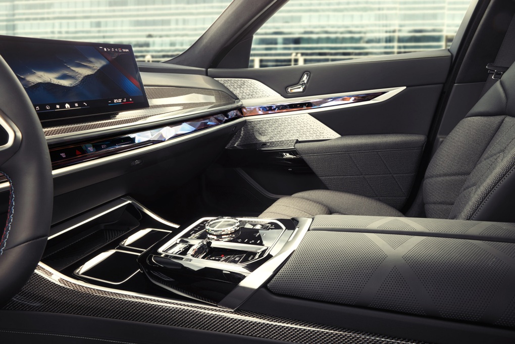 Xe điện BMW i7 M70 xDrive chào sân, sở hữu công suất 650 mã lực - 14 Xe điện BMW i7 M70 xDrive chào sân, sở hữu công suất 650 mã lực - 14